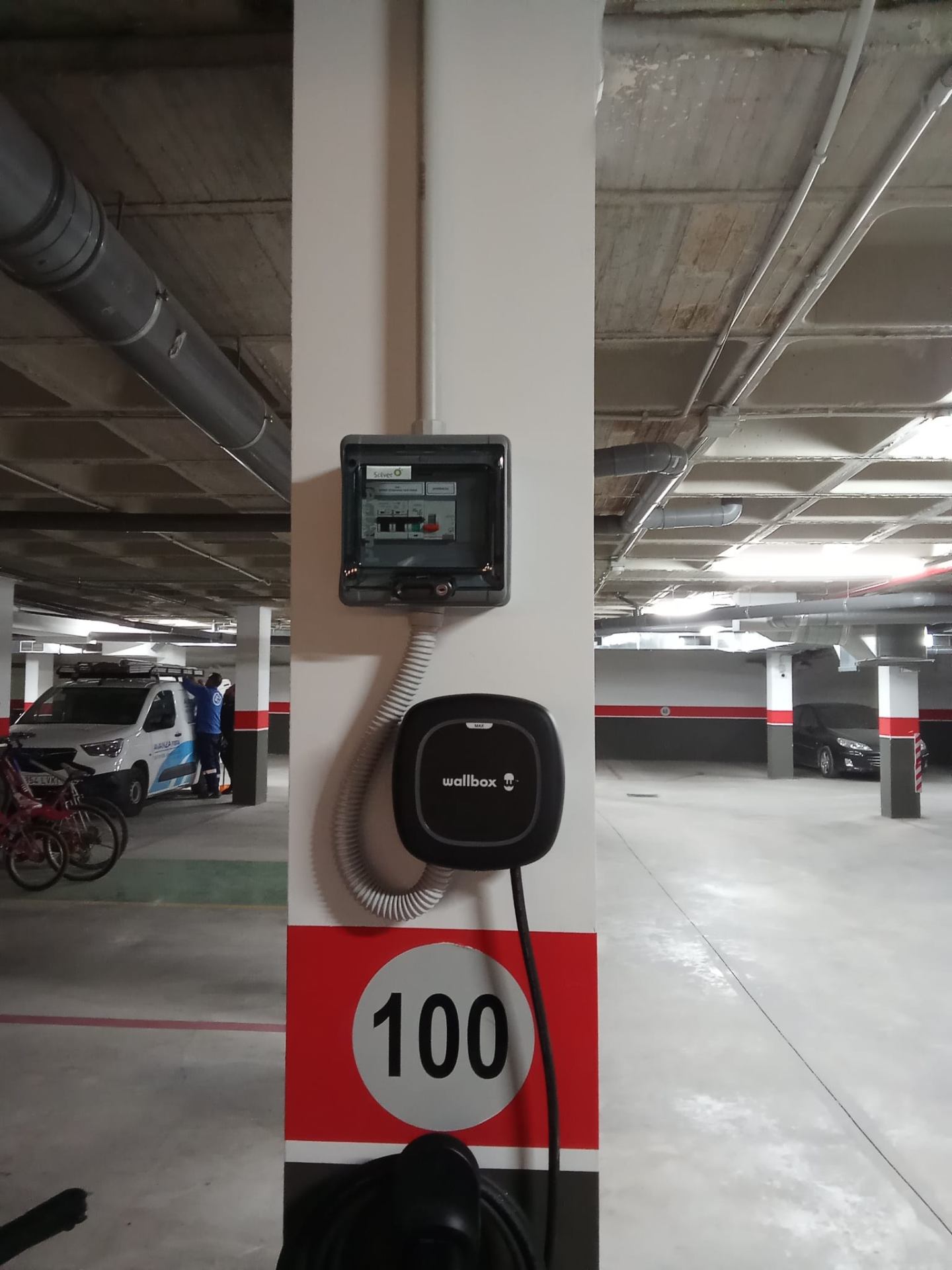 Instalación en garaje comunitario con Wallbox Pulsar en Murcia - Instalación profesional por CargaEnCasa
