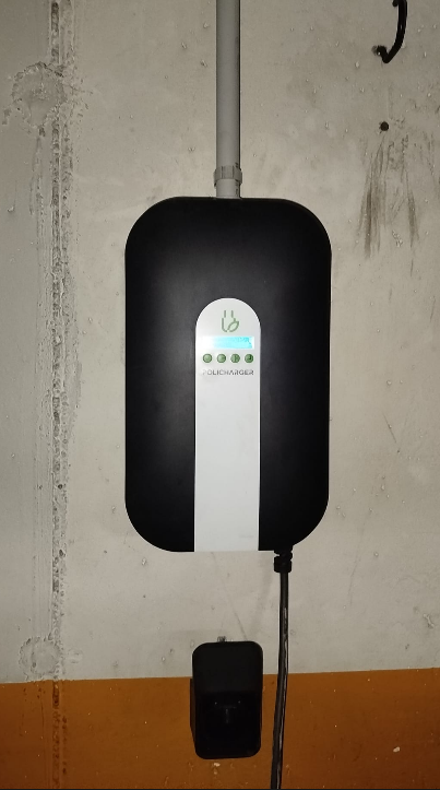 Policharger en garaje comunitario con Policharger en Murcia - Instalación profesional por CargaEnCasa